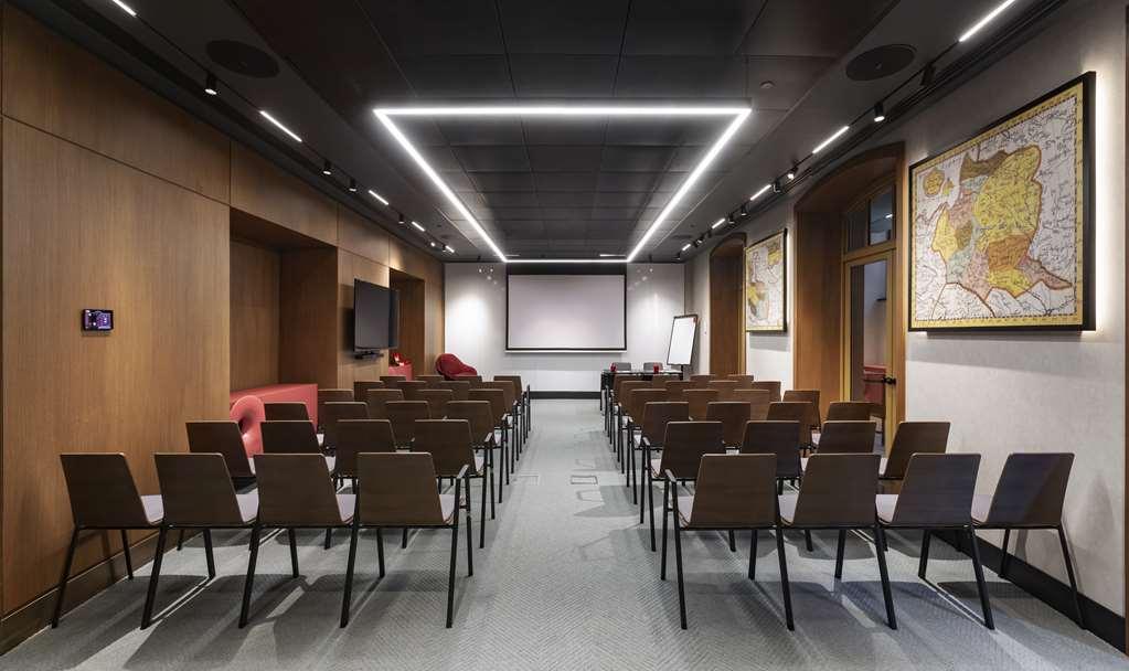 Radisson Red Tbilisi Hotel Instalações foto