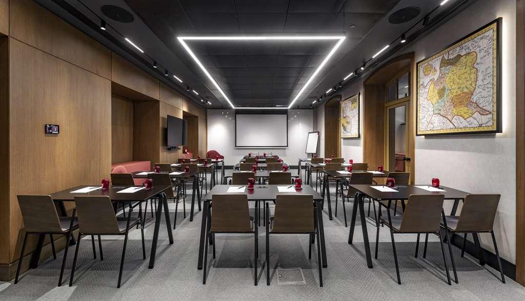 Radisson Red Tbilisi Hotel Instalações foto
