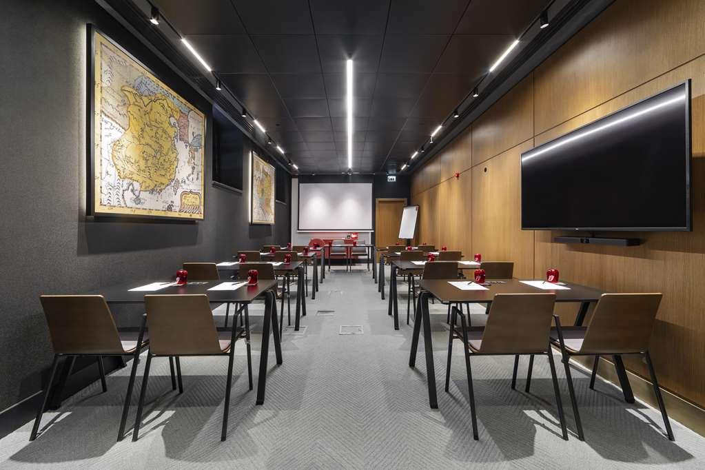 Radisson Red Tbilisi Hotel Instalações foto